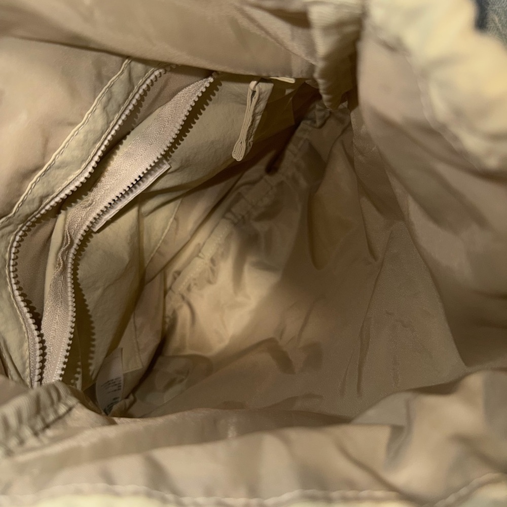 UNIQLO Cream Drawstring Crossbody - Picture 4 of 4